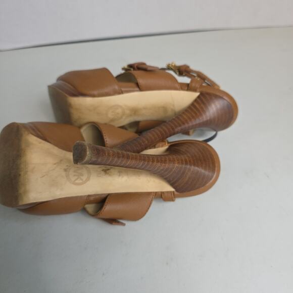 Michael Kors Mackenzie 5" Heels Gold Brown Leather Strap 7 M Big Logo Peep Toe - Picture 10 of 12